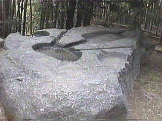 �\�ʂɂ̓i�]�̖͗l���E�E�E